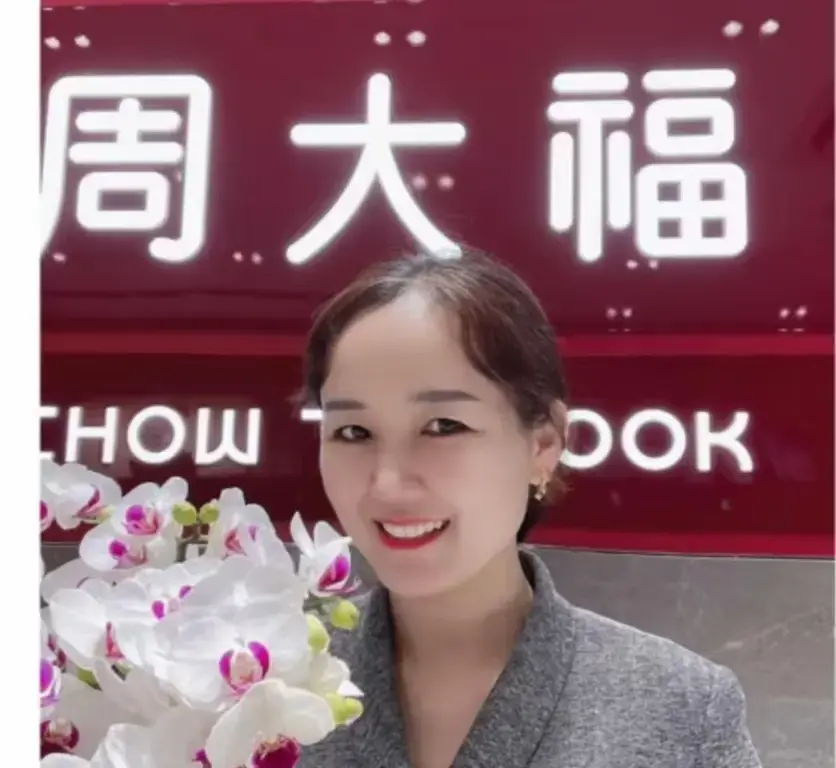 盐城周大福金店一拖三事件完整版视频-射阳门店突发一拖三全程回顾-周大福事件始末